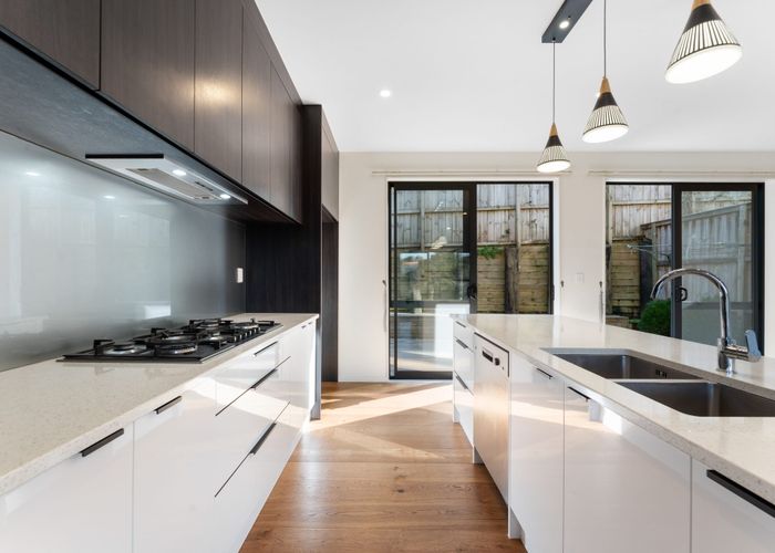  at 4/4 McQuoid Place, Glenfield, North Shore City, Auckland