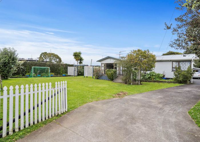  at 82 Rosella Road, Mangere East, Auckland