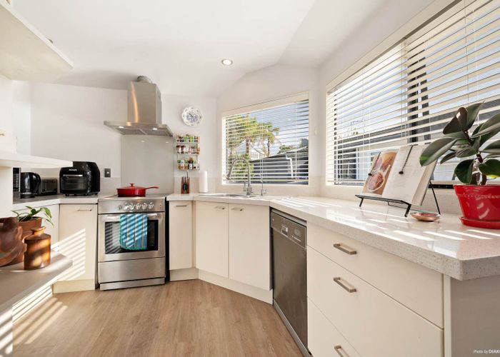 at 6/12 Wernham Place, Northcote, North Shore City, Auckland