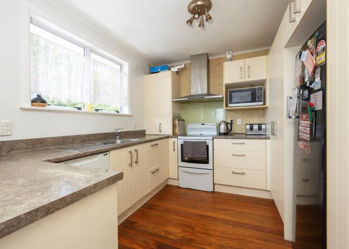  at 10 Merchant Avenue, Te Atatu South, Waitakere City, Auckland