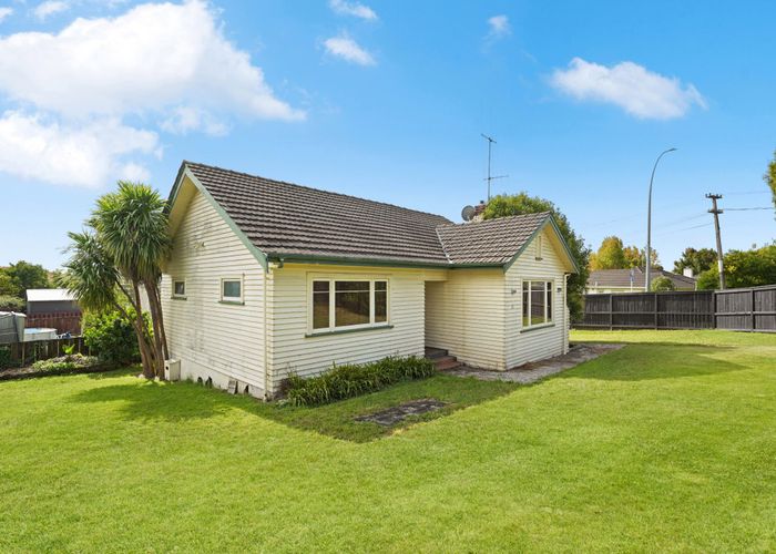  at 32 Forest Lake Road, Forest Lake, Hamilton, Waikato