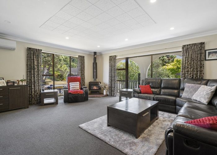  at 33 Discovery Drive, Whitby, Porirua