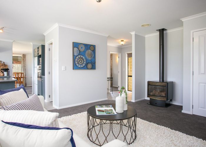  at 14 De La Mare Drive, Leamington, Cambridge
