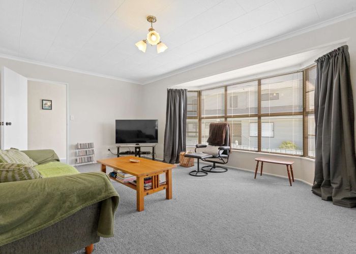 at 8 Aquarius Drive, Kawaha Point, Rotorua