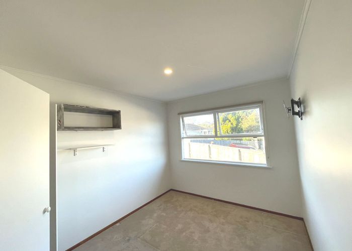  at 15 La Rosa Street, Green Bay, Waitakere City, Auckland