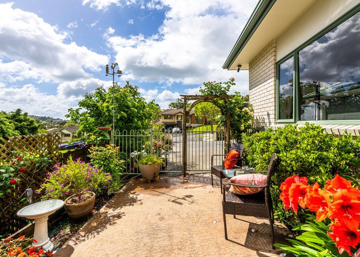  at 16 Sherwood Grove, Northcross, Auckland