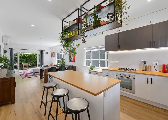  at 16 Mulvaney Crescent, Henderson, Waitakere City, Auckland