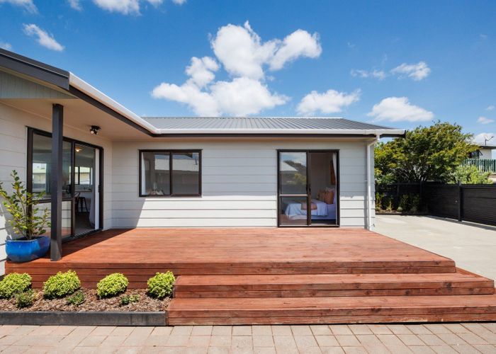  at 33A Tiller Close, Kelvin Grove, Palmerston North