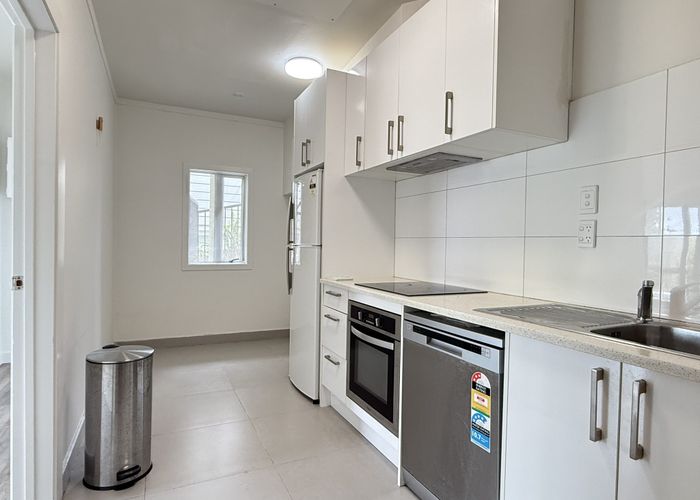  at 20 Woodcote Drive, Glenfield, Auckland