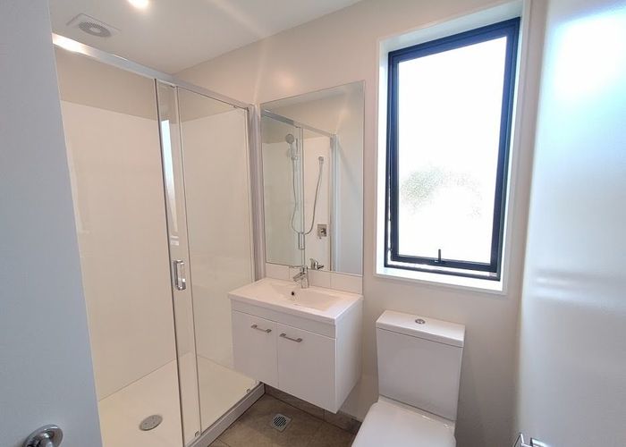 at 5/9  Beaufield Lane , Te Atatu Peninsula, Waitakere City, Auckland