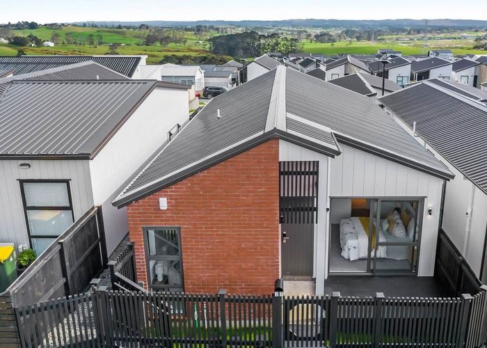 at 37 Red Hills Road, Massey, Auckland