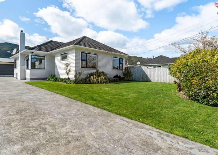  at 4 Roberts Street, Wainuiomata, Lower Hutt