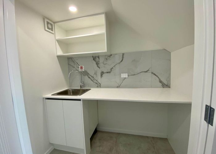  at 5/954 East Coast Road, Northcross, North Shore City, Auckland