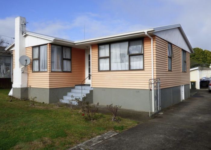  at 102 Vine Street, Mangere East, Auckland