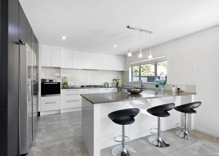  at 5 Vardon Road, Green Bay, Auckland