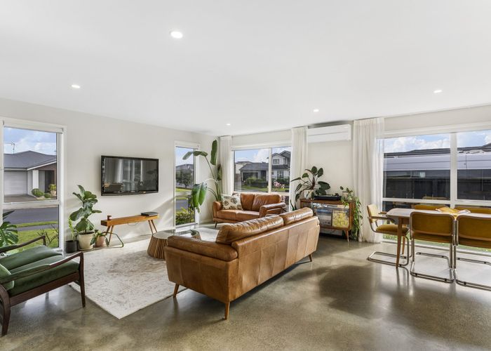  at 37 Couldrey Crescent, Red Beach, Red Beach