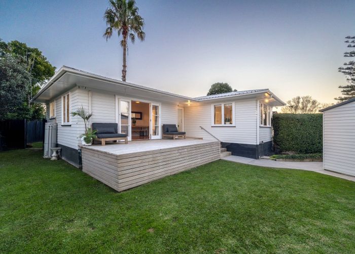  at 2/12 Pandora Place, Pakuranga, Manukau City, Auckland