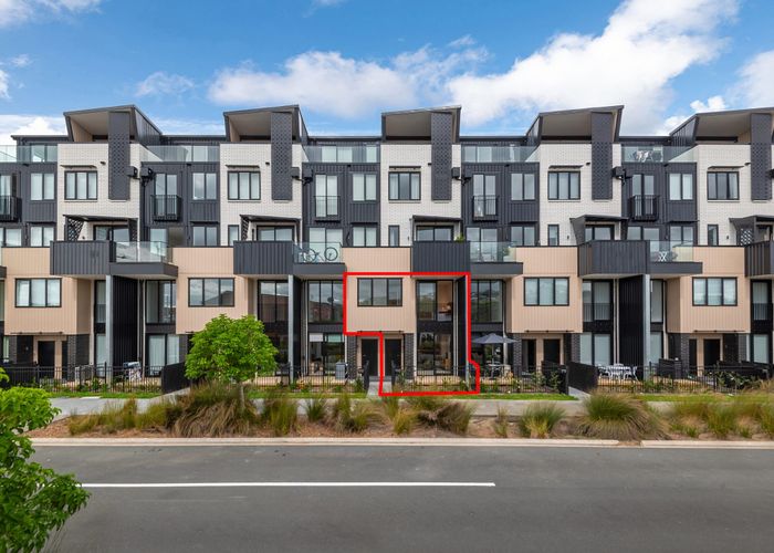  at 9/18 Karengo Street, Long Bay, North Shore City, Auckland