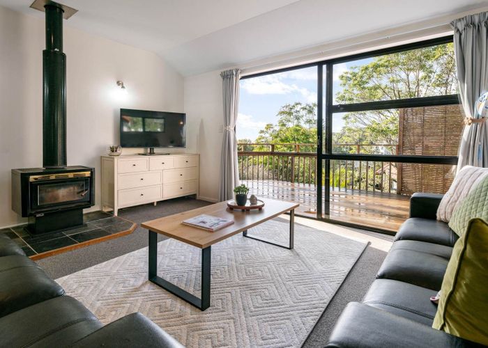 at 2/64 Langana Avenue, Browns Bay, North Shore City, Auckland