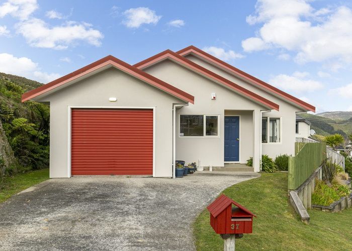  at 37 Parklands Drive, Karori, Wellington