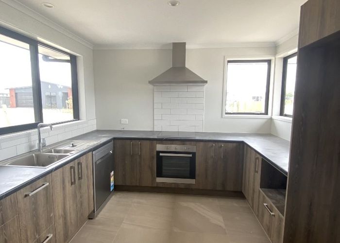  at 90 Tabraham Crescent, Pyes Pa, Tauranga