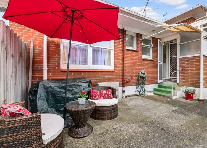  at 2/774 Beach Road, Browns Bay, Auckland
