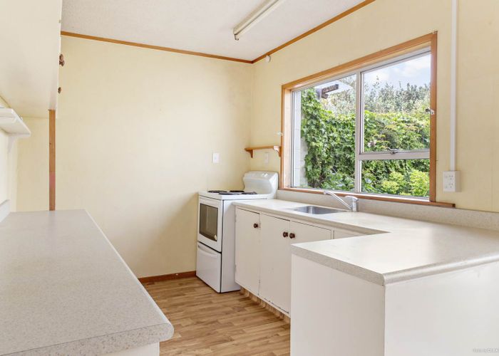  at 1/147 Chivalry Road, Glenfield, Auckland