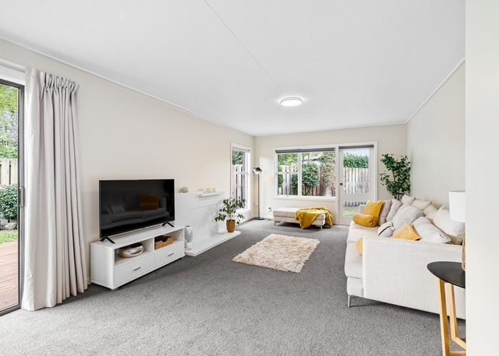  at 2/27 Tuirau Place, Ilam, Christchurch