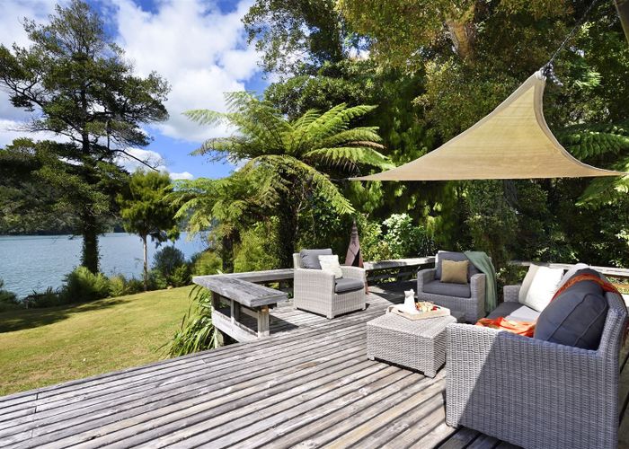  at 19 Kamahi Road, Tennyson Inlet