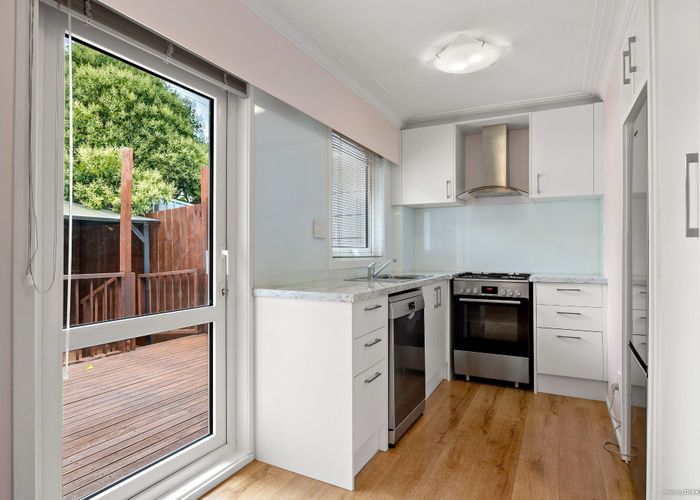  at 2/11 Alcock Street, Mount Wellington, Auckland