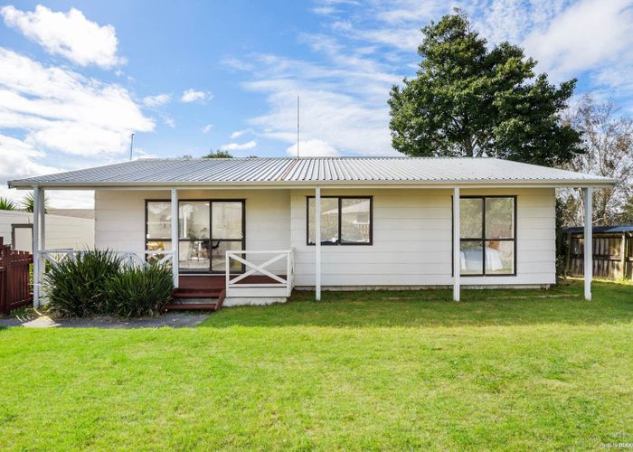  at 2/90 Shifnal Drive, Randwick Park, Manukau City, Auckland