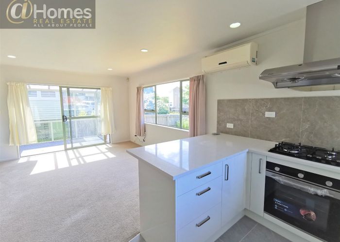  at 83 Greenslade cresent, Northcote, North Shore City, Auckland