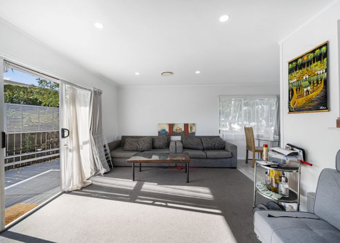  at 27 Cedar Heights Avenue, Massey, Waitakere City, Auckland