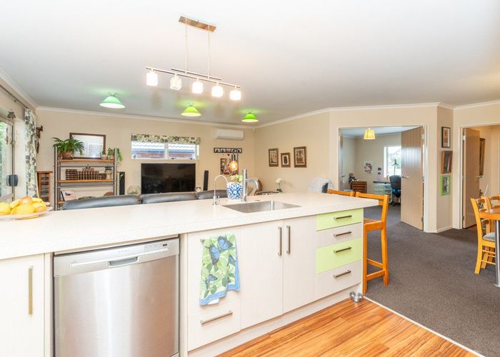  at 3 Nottingham Drive, Hamilton East, Hamilton
