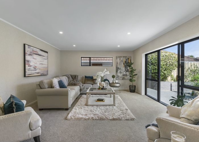  at 17 Channing Crescent, Botany Downs, Auckland