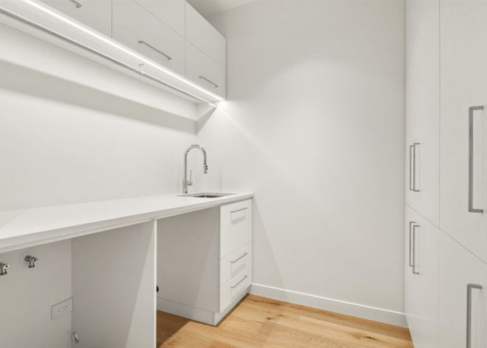  at 13/423-427 Beach Road, Mairangi Bay, North Shore City, Auckland