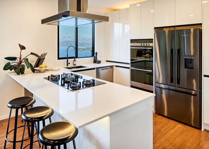  at 9 Cromwell Point, Newlands, Wellington