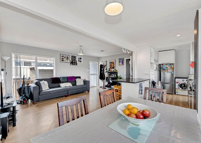  at 2/84 Luanda Drive, Ranui, Auckland