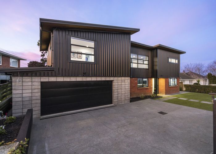  at 2 Tirimoana Road, Te Atatu South, Waitakere City, Auckland