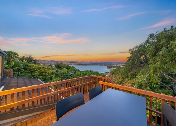  at 33 Oak Avenue, Paremata, Porirua, Wellington