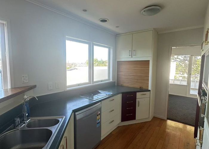  at 6 Raines Avenue, Forrest Hill, Auckland