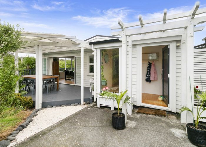  at 12 Park Hill Road, Birkenhead, Auckland