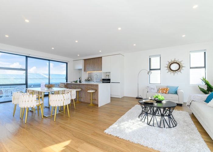  at 952B East Coast Road, Northcross, North Shore City, Auckland
