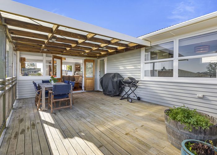  at 16 Pine Avenue, Henderson, Waitakere City, Auckland
