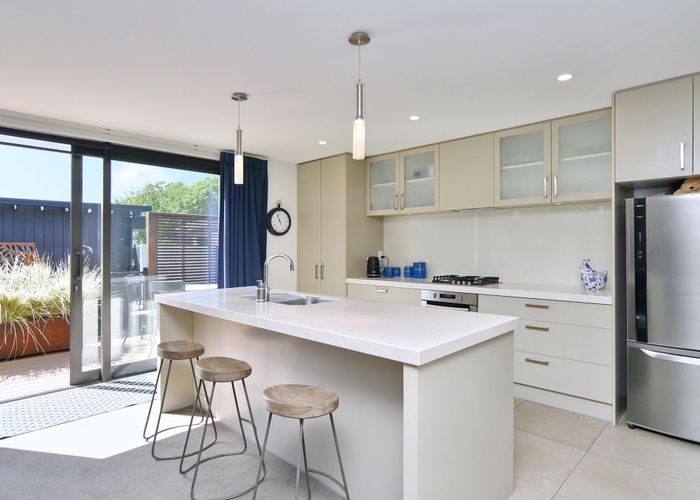  at 102 Hills Road, Edgeware, Christchurch City, Canterbury