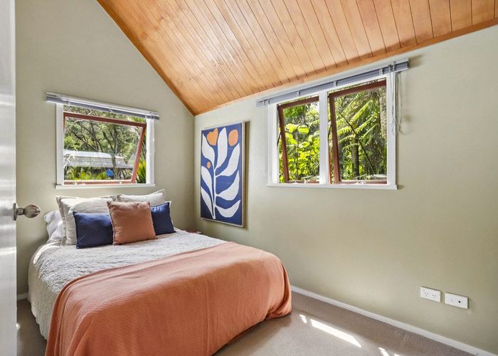  at 90 Laingholm Drive, Laingholm, Waitakere City, Auckland