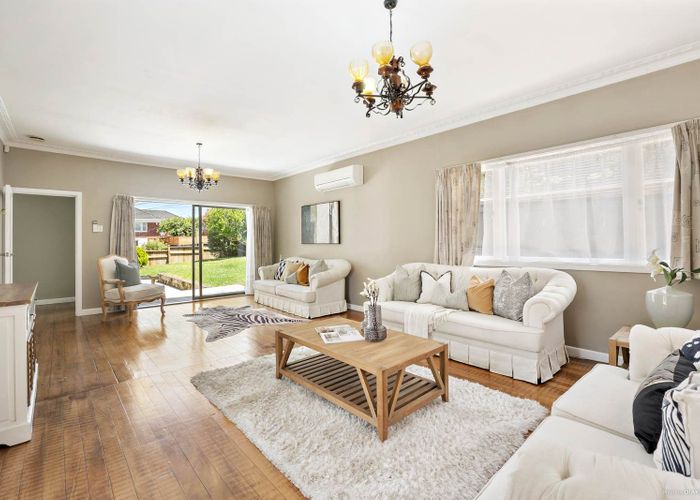  at 2 Locke Avenue, Hillsborough, Auckland City, Auckland