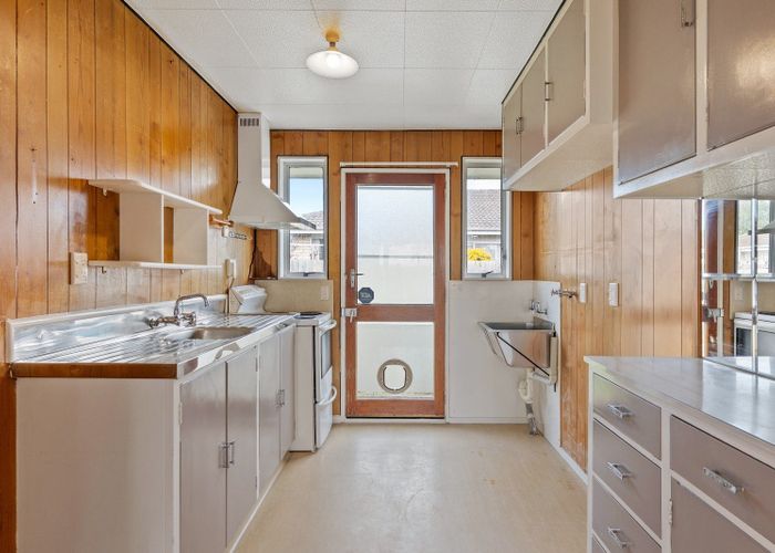  at 2/80 Charles Street, Waltham, Christchurch City, Canterbury