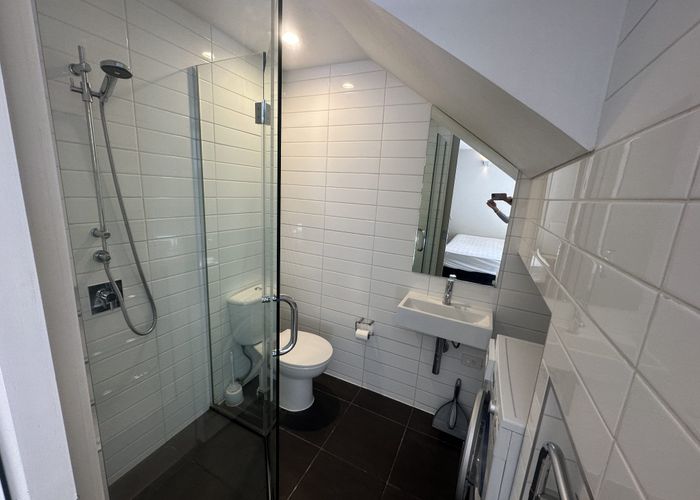  at 2/16 KENT ST, Queenstown, Queenstown
