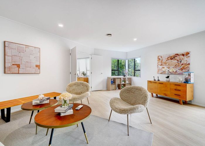  at 8 Stitchbird Close, Murrays Bay, North Shore City, Auckland